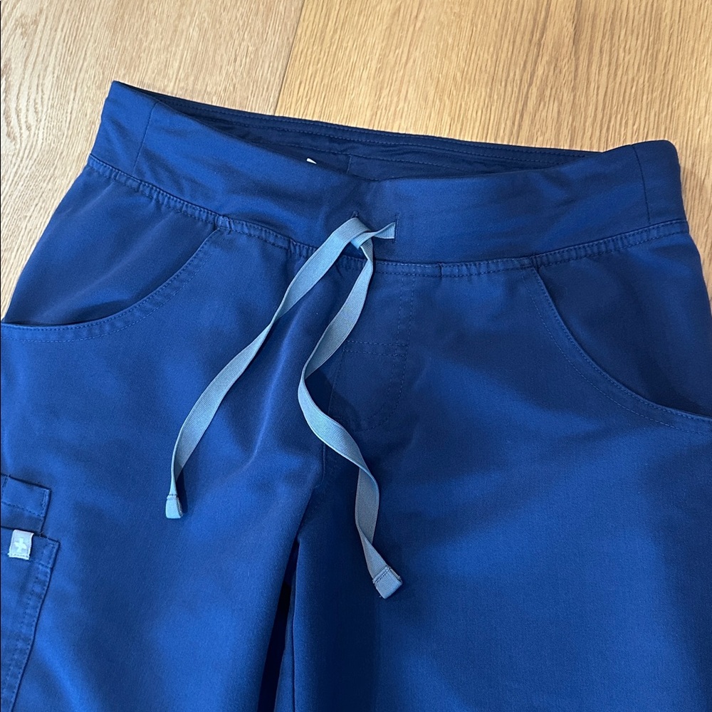 Figs Deep Blue Women's top and bottom scrubs - Picture 4 of 9